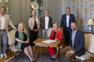 La rencontre et la signature entre les sept ministres romands a eu lieu à la Maison de l'Elysée, près du Musée olympique, à Lausanne.